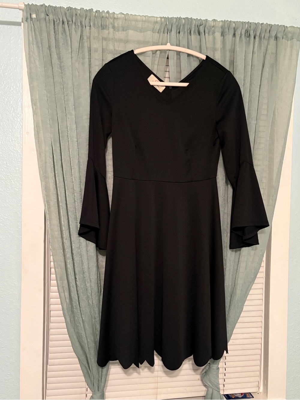 Grace Karin Black Long-Sleeve Scallop-Hem A-Line Dress